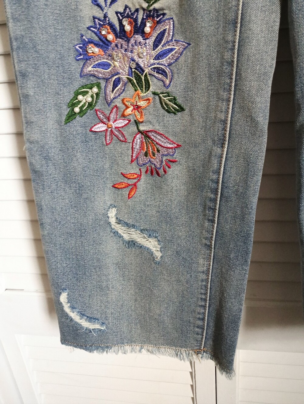 NEW Bohemela Light Distressed Wash Embroidered Embellished Loose Fit Jeans (26 - Picture 8 of 12